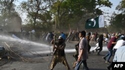لاہور: پولیس اور پی ٹی آئی کارکنان میں جھڑپیں