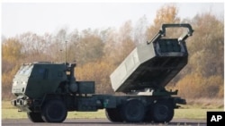 Một hệ thống pháo phản lực bắn loạt HIMARS của Mỹ, tương tự với loại Ukraine được cấp và sử dụng.