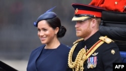 شہزاہ ہیری اور میگھن نے کہا ہے کہ ملکہ برطانیہ کی مکمل حمایت کے ساتھ وہ شاہی خاندان سے الگ رہنے کا وقت نکالنا چاہتے ہیں۔ (فائل فوٹو)