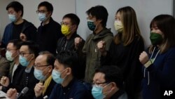 ہانگ کانگ کے حکام نے جمہوریت نواز کارکنوں کی بڑے پیمانے پر گرفتاریاں کی ہیں۔ 6 جنوری 2021