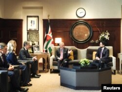 امریکی وزیر خارجہ اینٹنی بلنکن اردن کے شاہ عبداللہ ثانی اور اردن کے ولی عہد شہزادہ حسین سے اردن کے شہر عمان میں ملاقات کے دوران، فوٹو 30 اپریل 2024