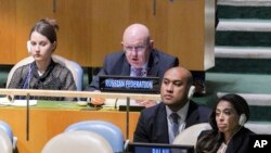 اقوام متحدہ میں روس کے سفیر ویسیلی نیبنزیا جنرل اسمبلی میں روس کے خلاف قرار داد کی مذمت سے قبل خطاب کر رہے ہیں ، فوٹو اے پی 12 اکتوبر 2022