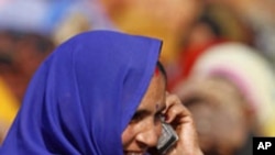 غربت کا مقابلہ موبائل فون سے