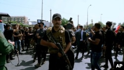 مرکزی بغداد میں یران کی حمایت یافتہ ملیشیا کا مارچ (فائل: اے پی)