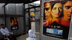بھارتی کشمیر میں اس عرصے کے دوران سنیما گھر کھولنے کی کوششیں کی گئیں جو کامیاب نہیں ہو سکی تھیں۔