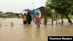 آئیوٹا کے ساتھ آنے والی سیلابوں سے آبادیاں ڈوب گئی ہیں اور لوگ محفوظ مقامات کی طرف منتقل ہو رہے ہیں۔ 16 نومبر 2020